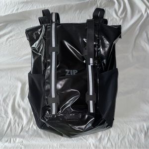 ZIP Run Commute Waterproof Pack - 18L - Black